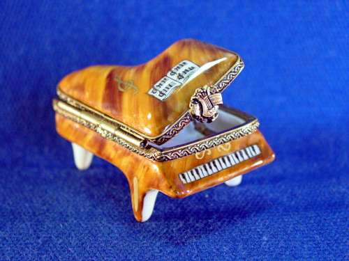 BROWN BABY GRAND PIANO